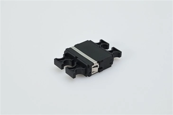 MTP®/MPO-8/12/24 Adapter/Koupler tal-Fibra Ottika Iswed Bil-Fanġ, Ċavetta 